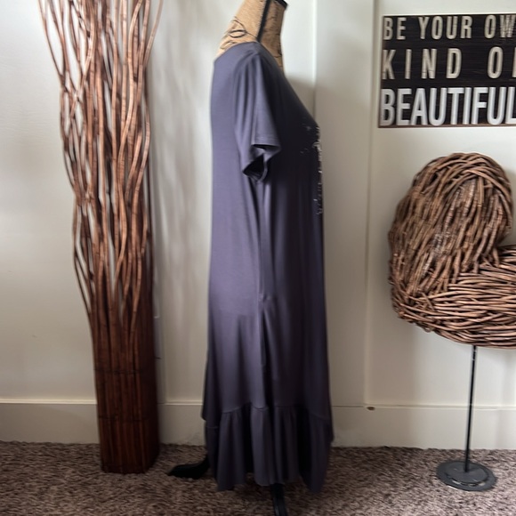 Cato Gray Short Sleeve “Faith Hope Love”Flowered Dress W/Pockets - Picture 4 of 9